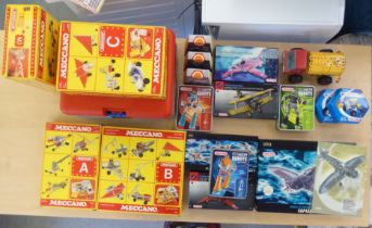 Meccano, various sets, some boxed: to include a World War II Spitfire; and a 'B' set (086401)