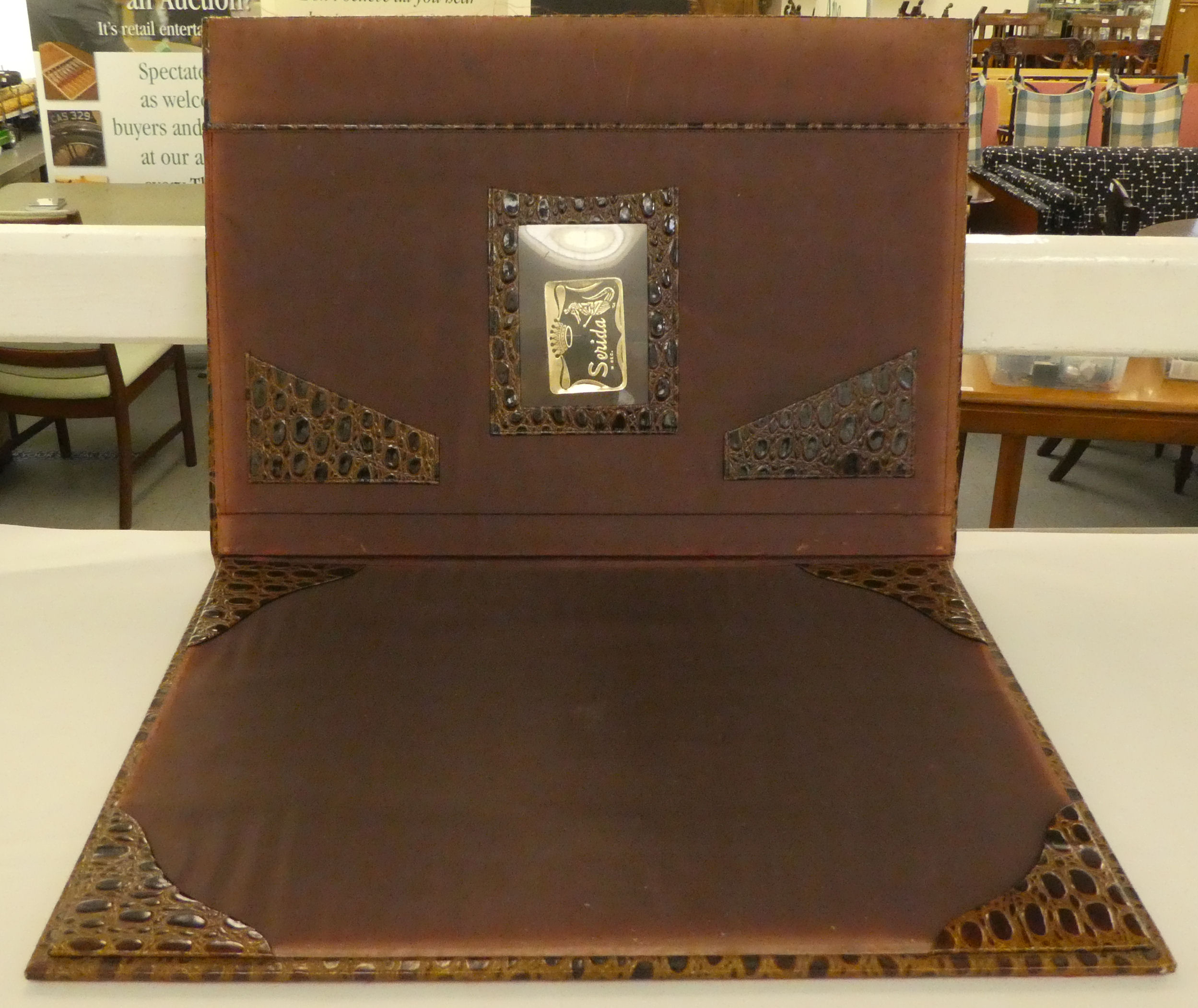 A modern crocodile skin effect desk set, comprising a desk tidy, blotter, letter knife and folders - Image 2 of 10