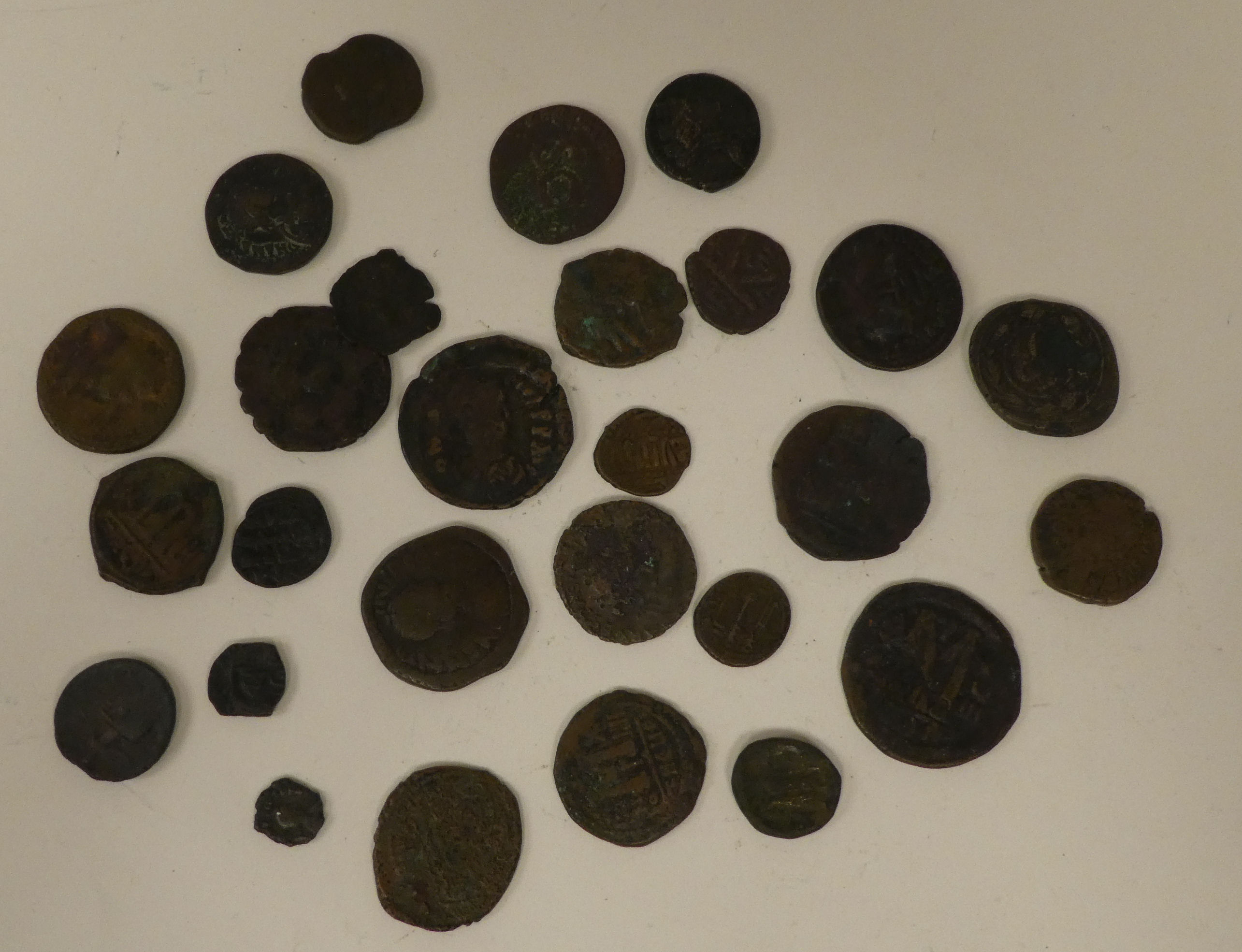 Uncollated Roman and Ancient Greek bronze coins - Image 2 of 2