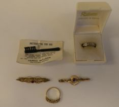 Yellow metal items of personal ornament: to include a 9ct gold ring