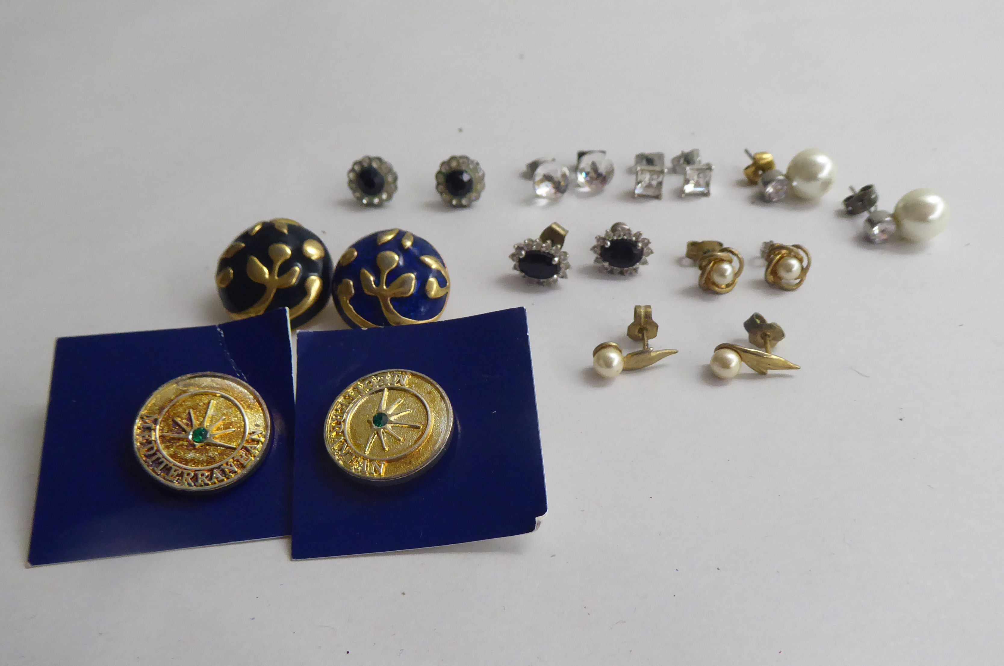 Costume jewellery and items of personal ornament: to include earrings and necklaces - Image 3 of 8
