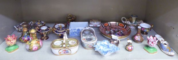 19thC Spode decorative china: to include two similar incense stands