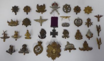 Approx. twenty-five British military cap badges and other insignia, some copies: to include Glider