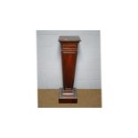 An early 20th Century mahogany pedestal.