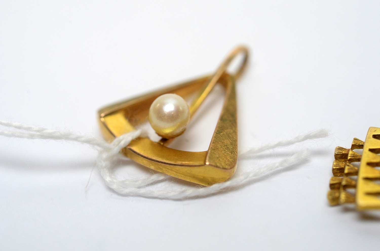 Three cultured pearl pendants, - Image 2 of 7