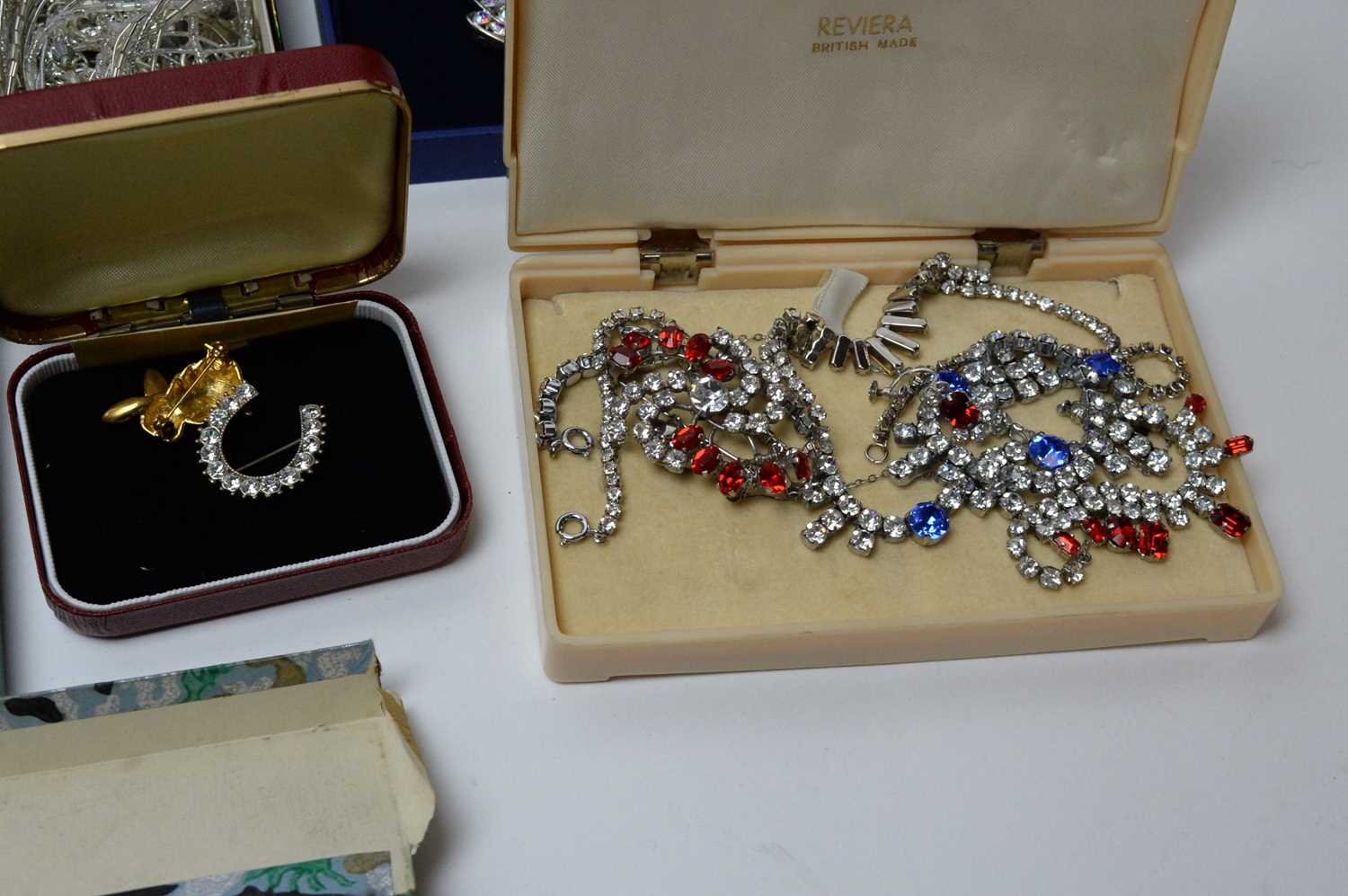 A large collection of costume jewellery; - Image 7 of 7