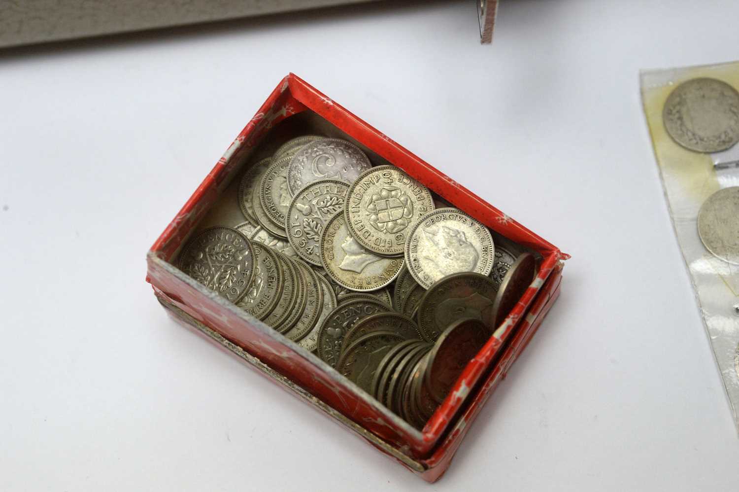 A George V gold half sovereign, and other coinage. - Image 5 of 6