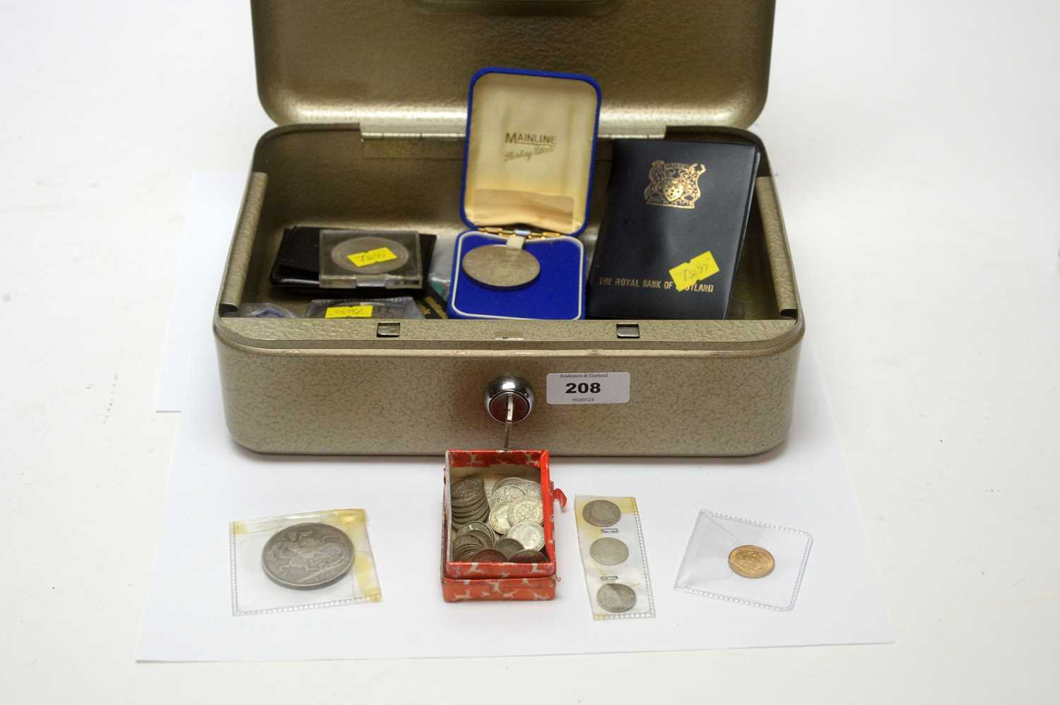 A George V gold half sovereign, and other coinage.