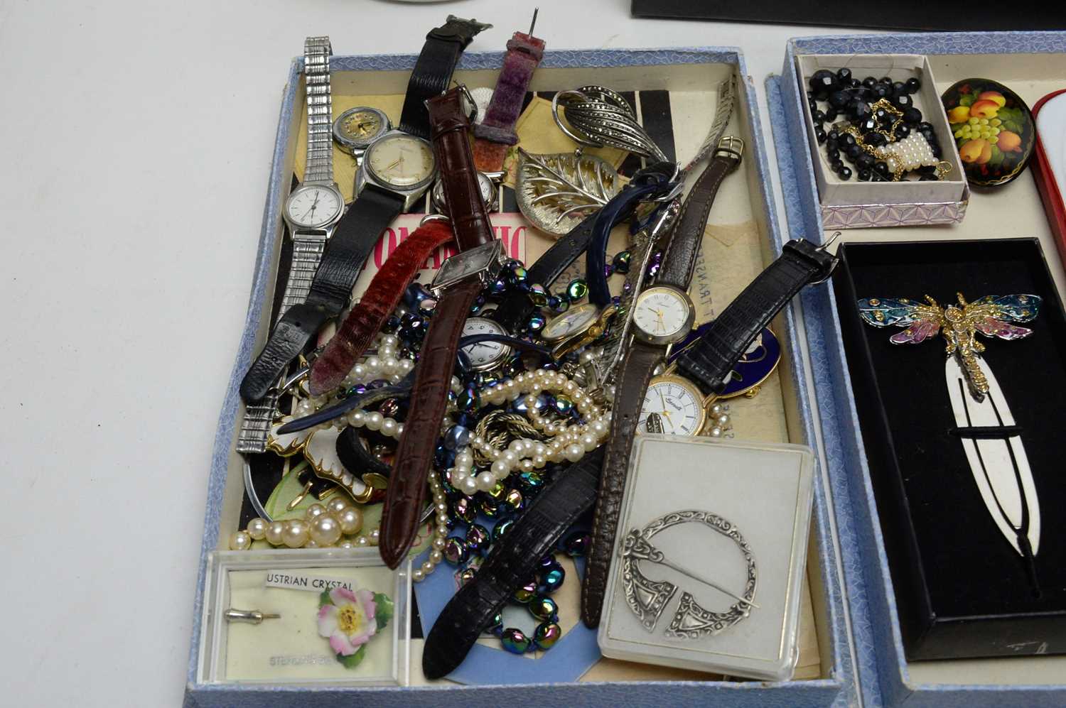 A large collection of costume jewellery; - Image 2 of 7