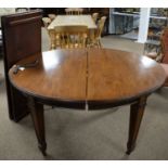 An early 20th Century fiddle-back mahogany extending dining table.