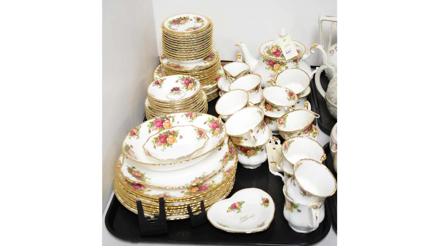 A Royal Albert ‘Old Country Roses’ pattern tea and dinner service.