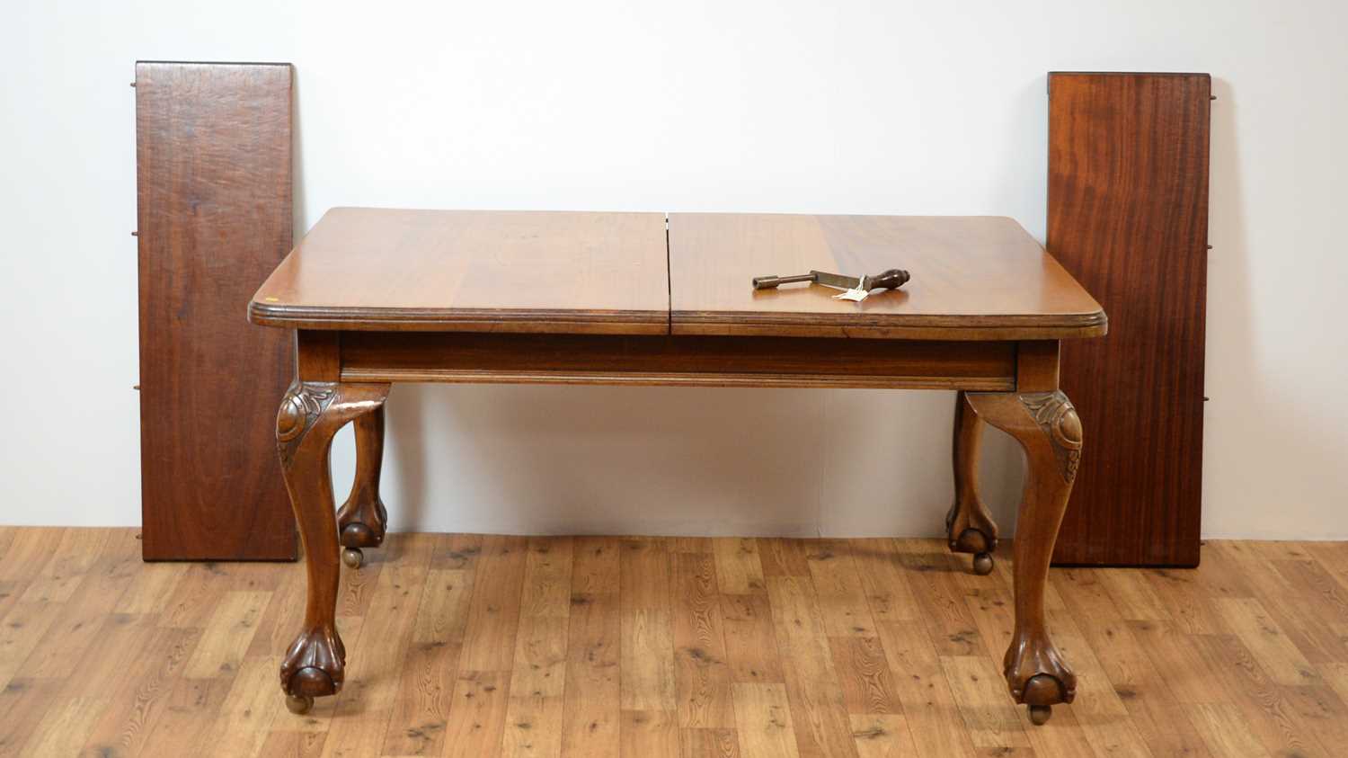 An early 20th Century mahogany extendable dining table of rectangular form