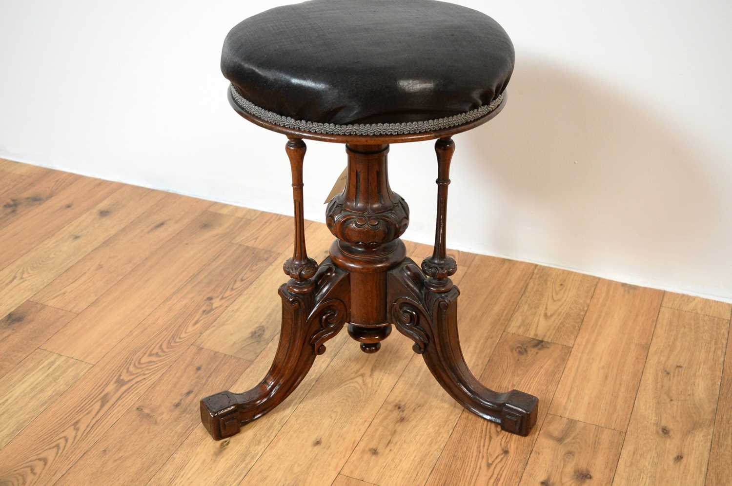 A Victorian mahogany piano stool - Image 4 of 5