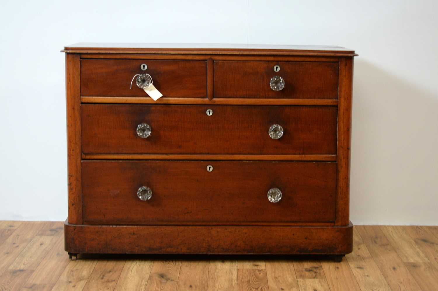 A 19th Century Victorian mahogany chest of drawers - Image 2 of 6
