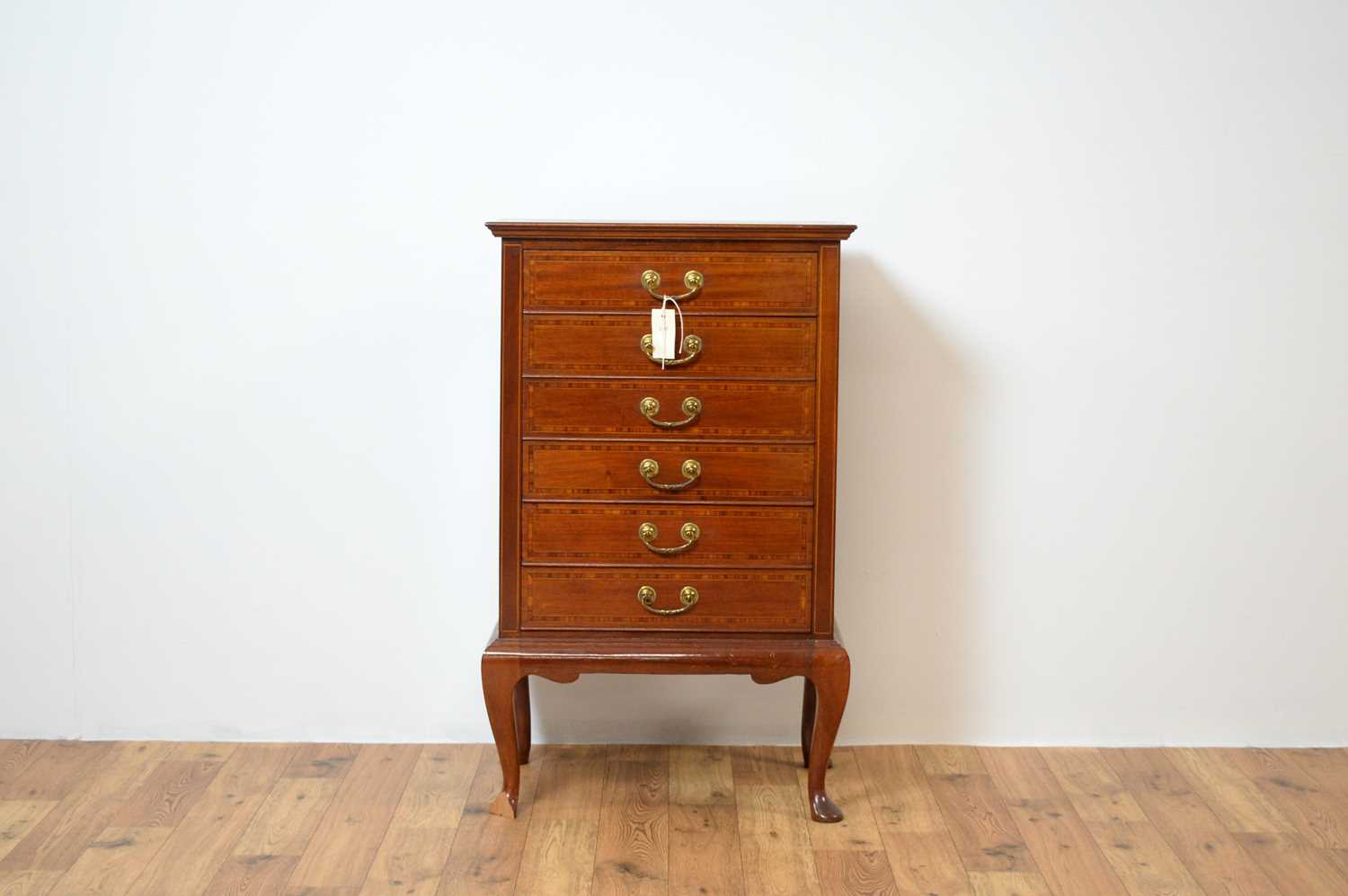 An early 20th Century inlaid mahogany music cabinet - Image 2 of 6