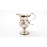 A silver cream jug, by William M Traies,