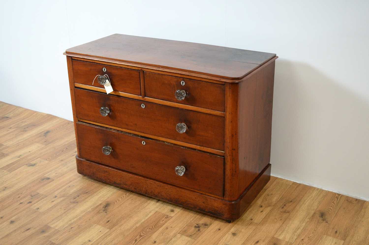 A 19th Century Victorian mahogany chest of drawers - Image 3 of 6