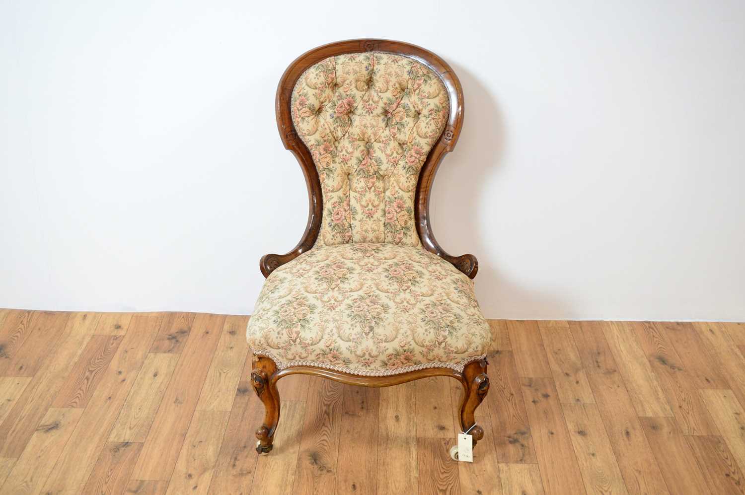 A 19th Century Victorian spoonback mahogany framed salon chair - Image 2 of 3