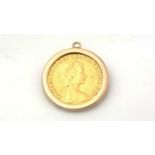 An Elizabeth II gold half sovereign pendant