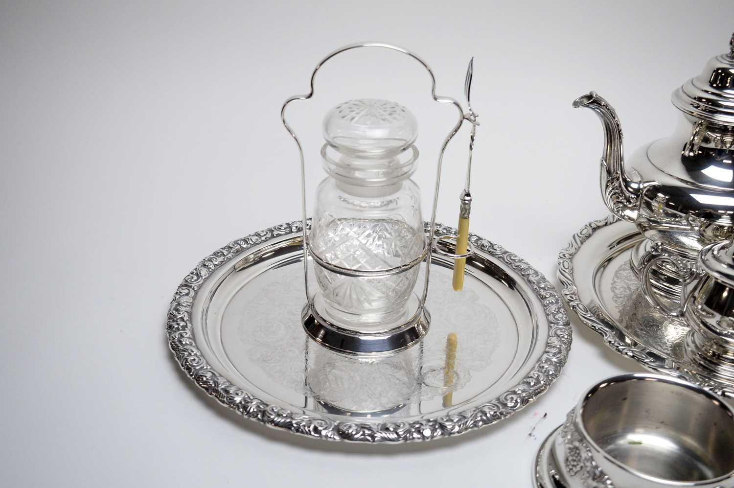 An Oneida three-piece silver-plated tea service; and other silver-plated wares, various. - Image 3 of 5