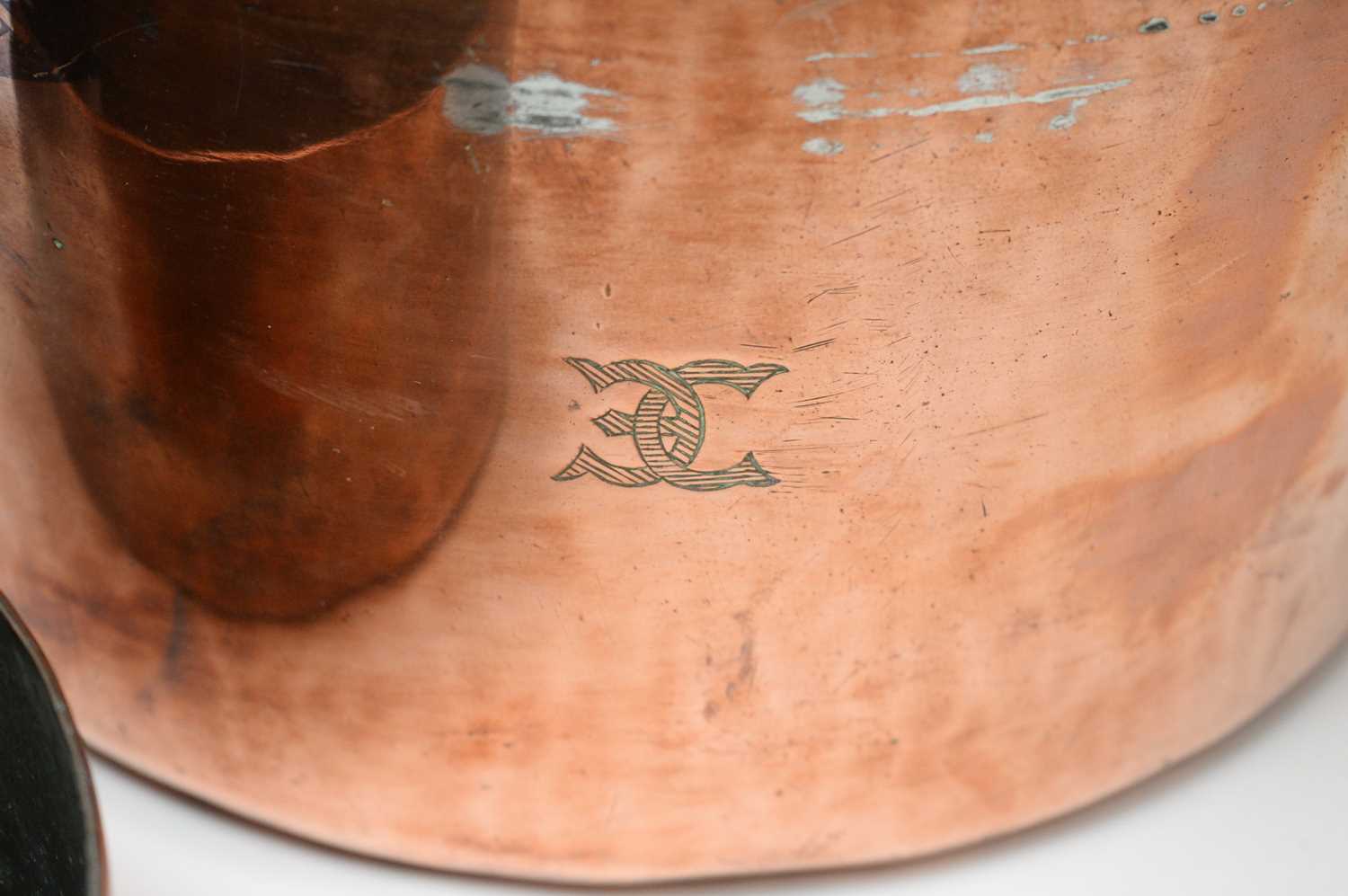 A selection of Victorian and later copper pans. - Image 3 of 13