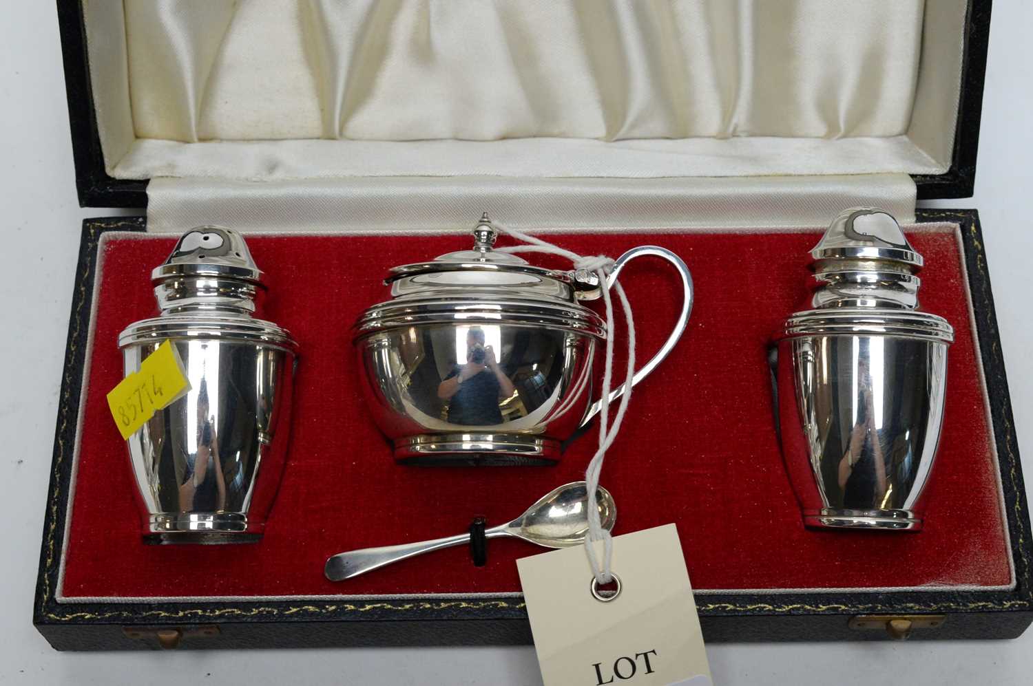 A three piece silver condiment set and a silver five bar toast rack - Image 4 of 5