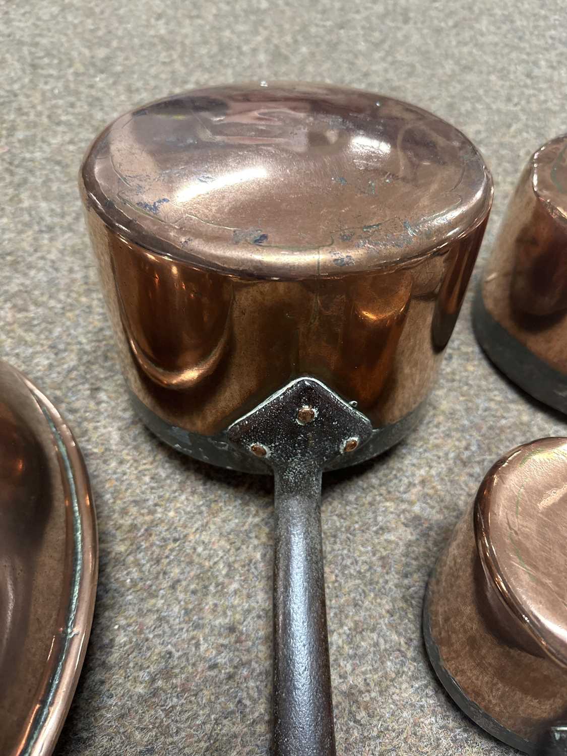 A selection of Victorian and later copper pans. - Image 8 of 13