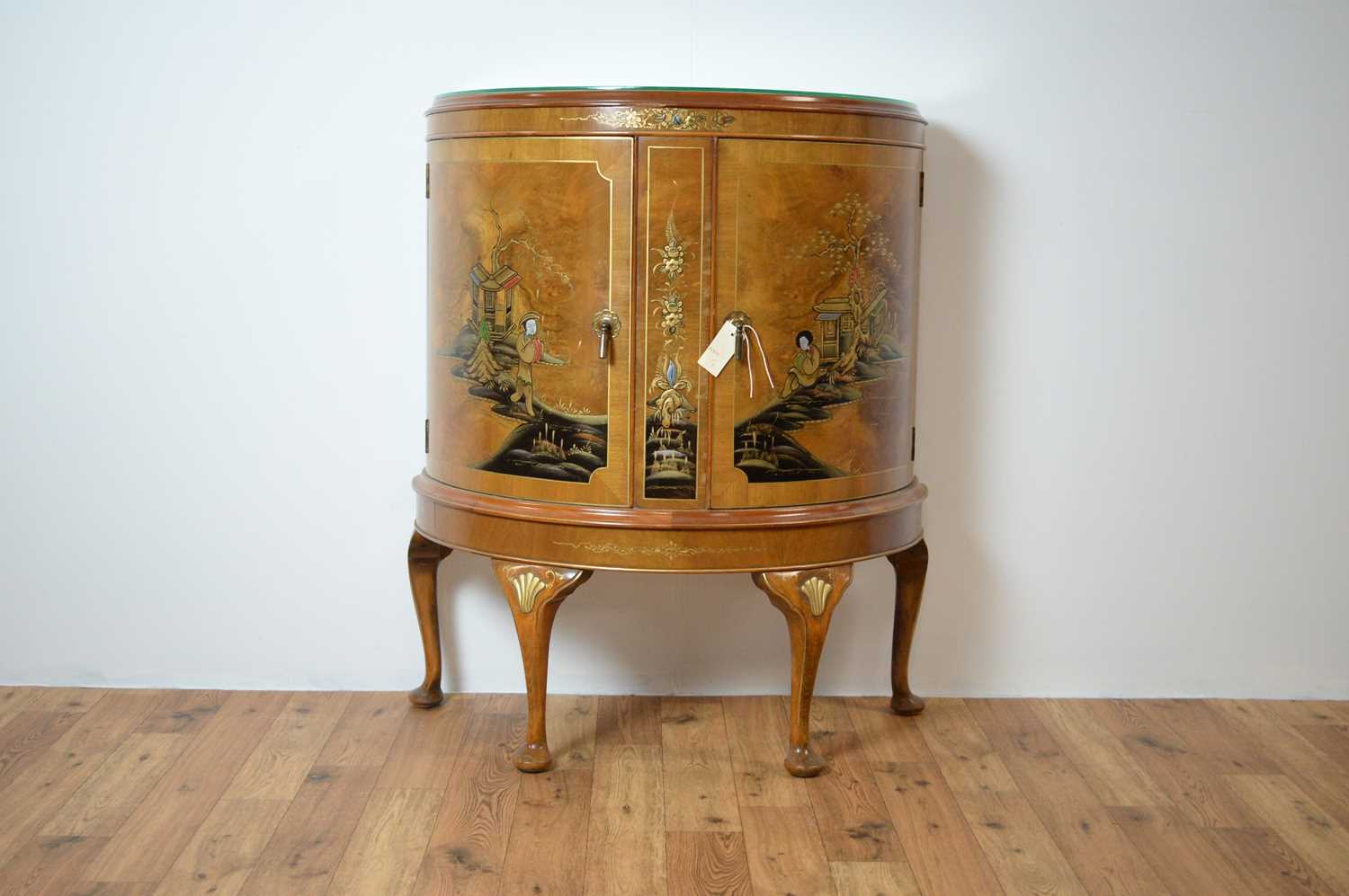 A 20th Century demi lune walnut cabinet with chinoiserie detailing - Image 4 of 7