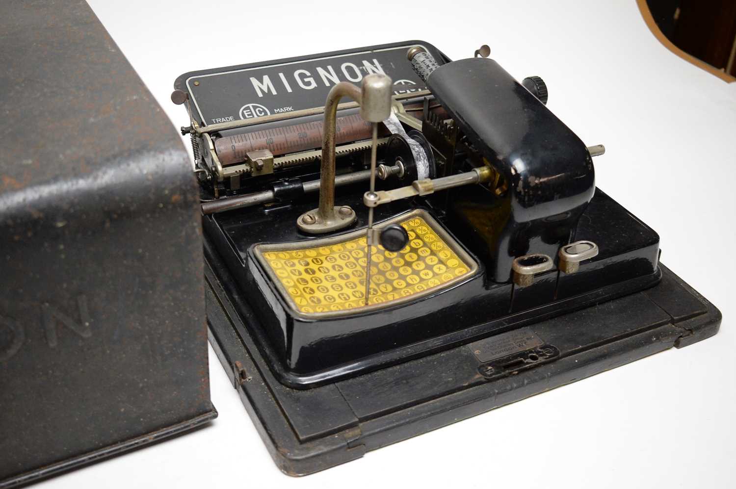 A Mignon index typewriter, by AEG Berlin, in cast metal case. - Image 4 of 5