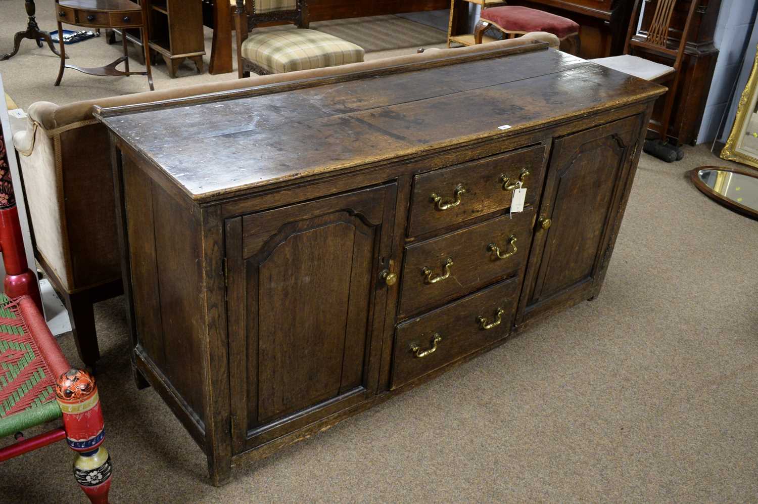 An 18th Century oak dresser base/sideboard - Image 2 of 3