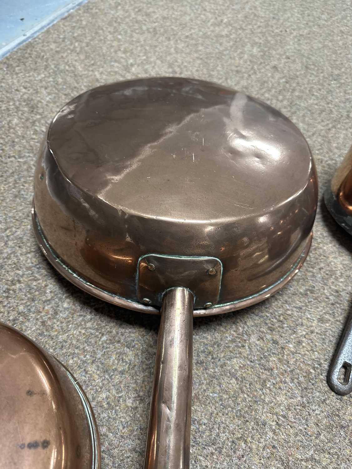 A selection of Victorian and later copper pans. - Image 7 of 13