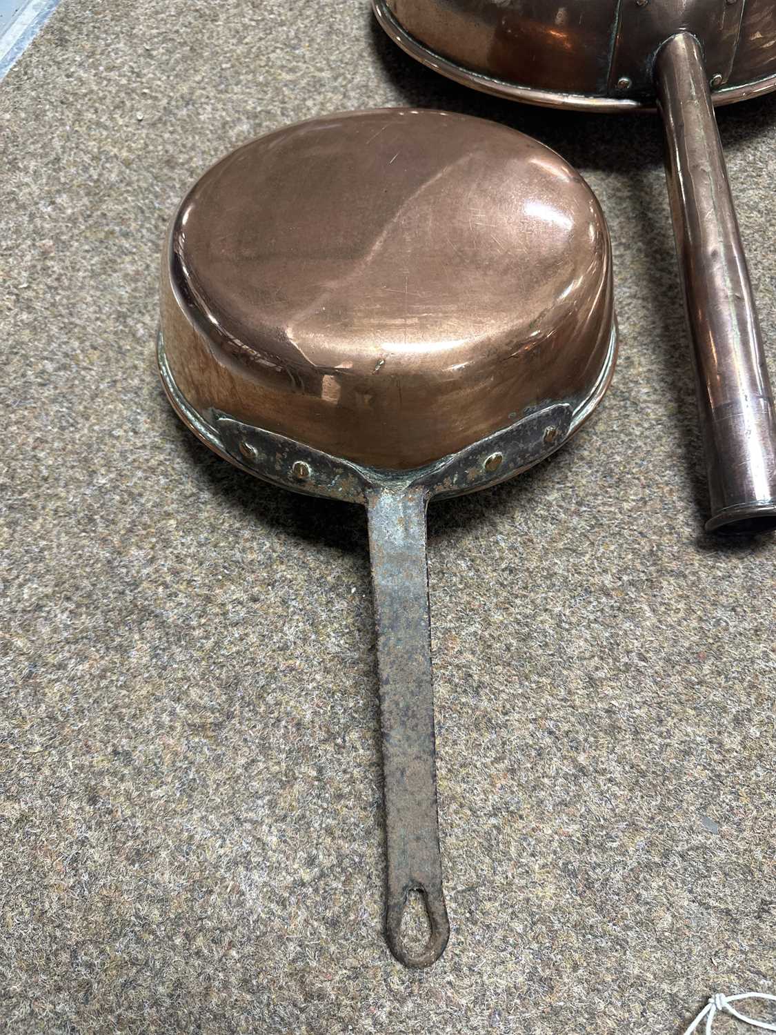 A selection of Victorian and later copper pans. - Image 6 of 13