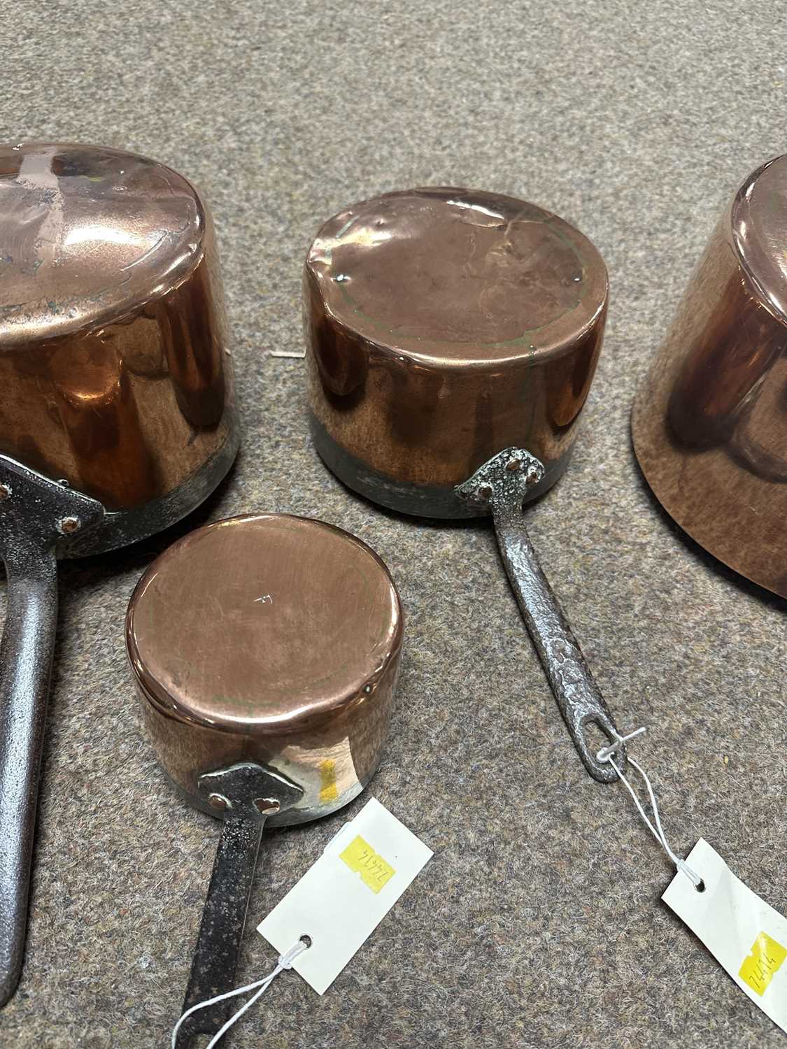 A selection of Victorian and later copper pans. - Image 9 of 13