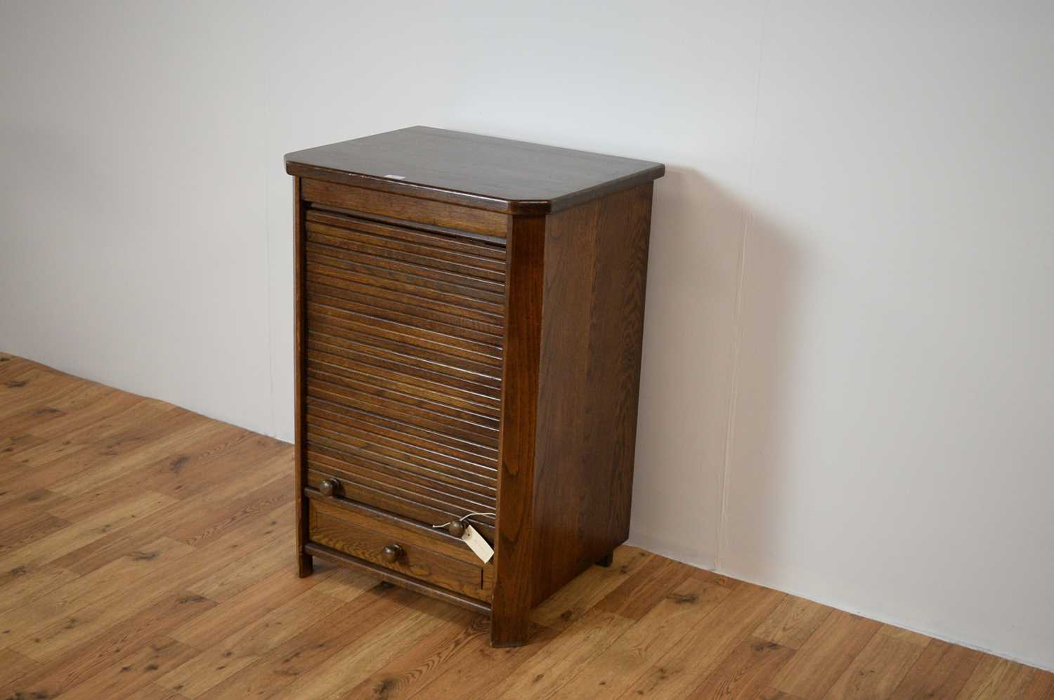 A 20th Century oak tambour fronted pedestal chest/cabinet - Image 2 of 4