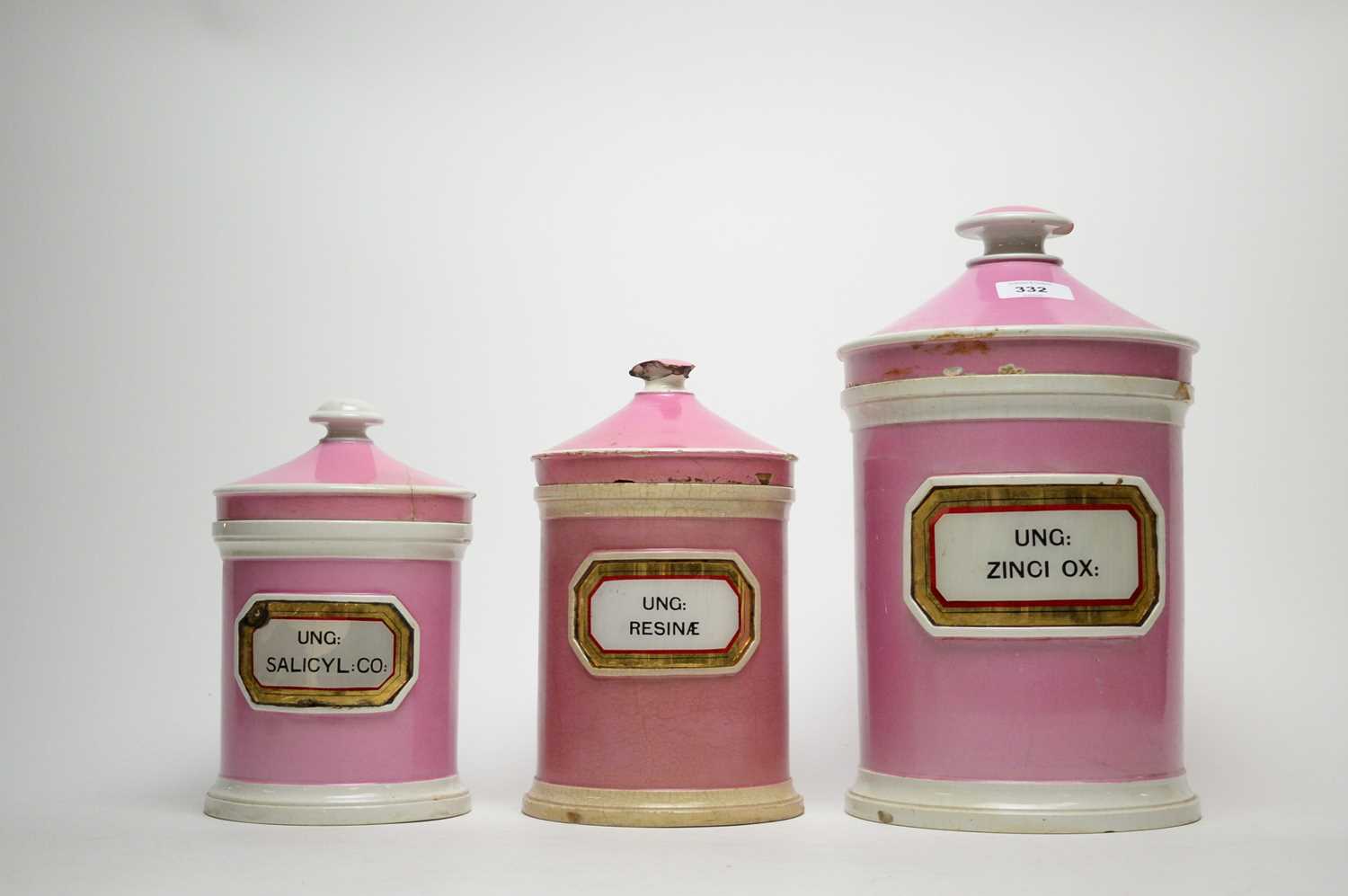 A graduated set of three 19th Century chemists apothecary jars and covers - Image 3 of 4
