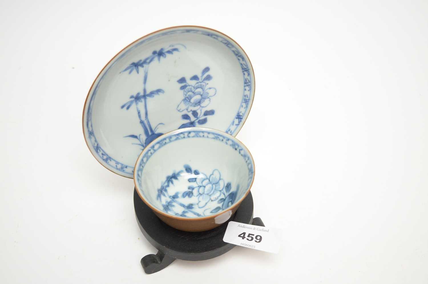 A Nanking Cargo Batavian Ware cafe-au-lait-ground blue and white tea bowl and saucer - Image 2 of 5