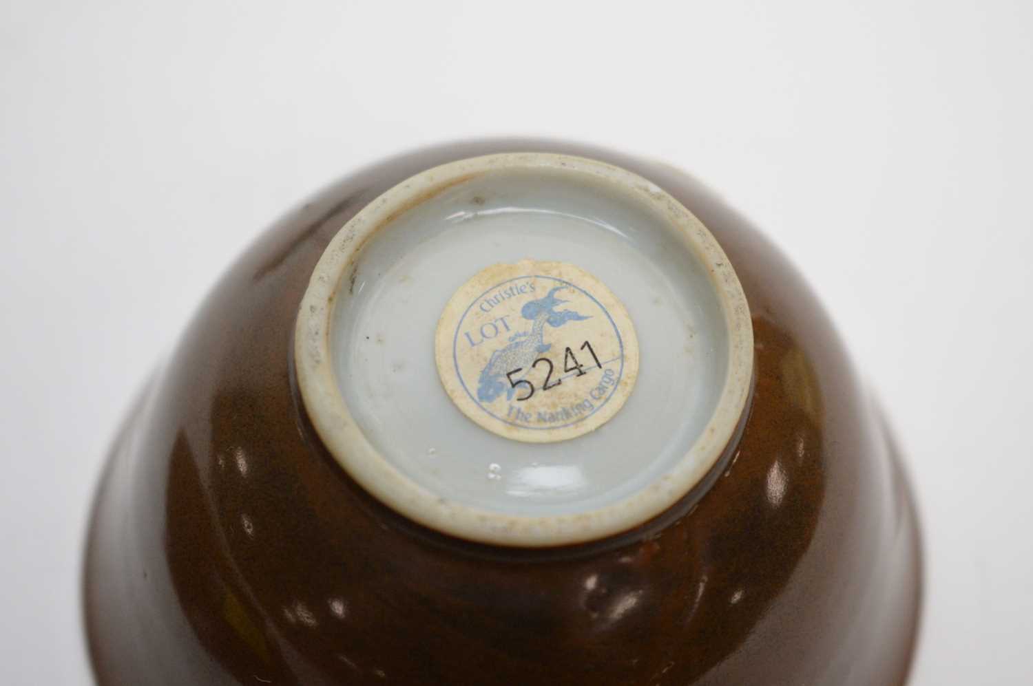 A Nanking Cargo Batavian Ware cafe-au-lait-ground blue and white tea bowl and saucer - Image 5 of 5