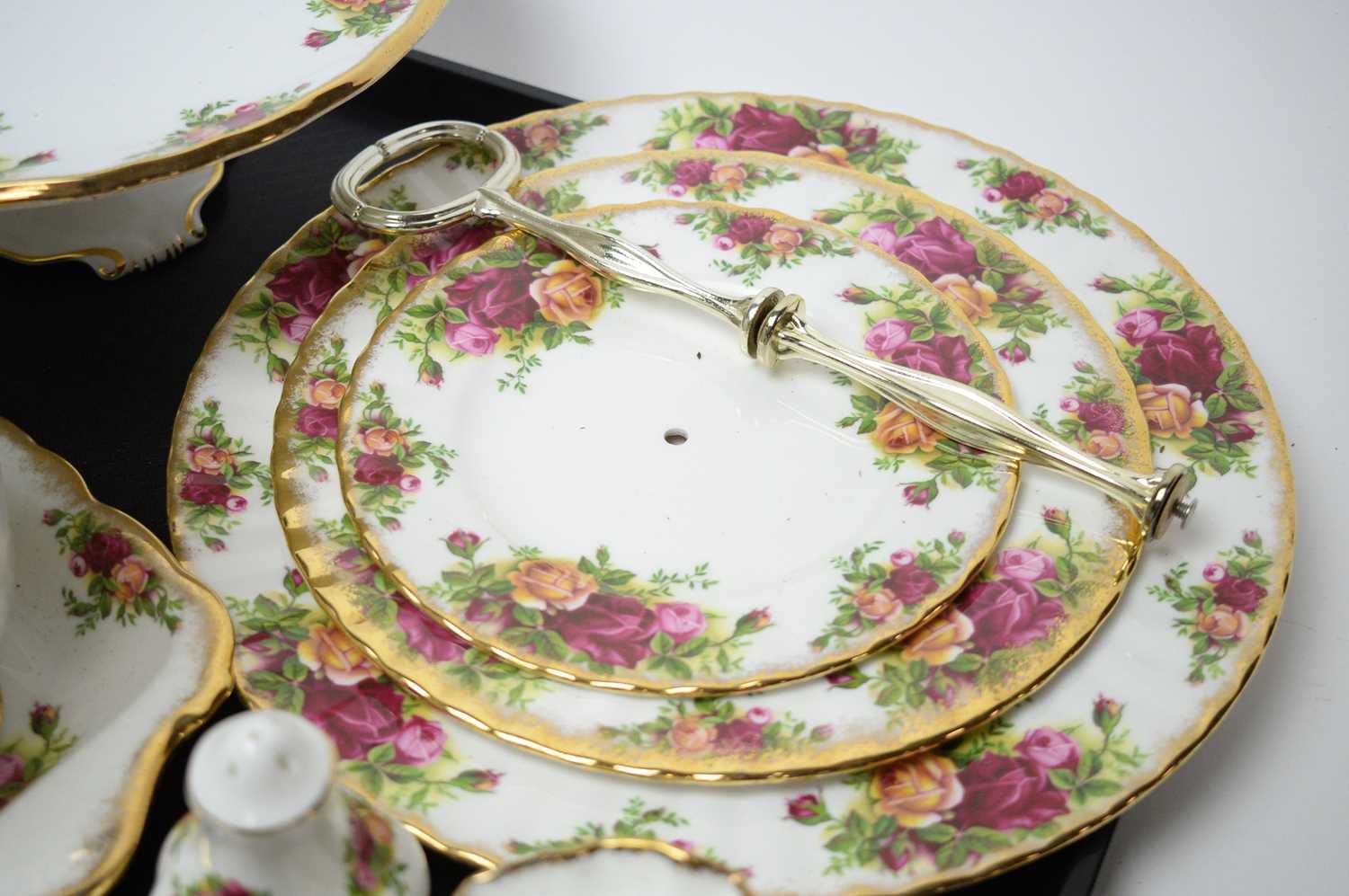 A Royal Albert ‘Old Country Roses’ pattern tea service; and others - Image 4 of 5