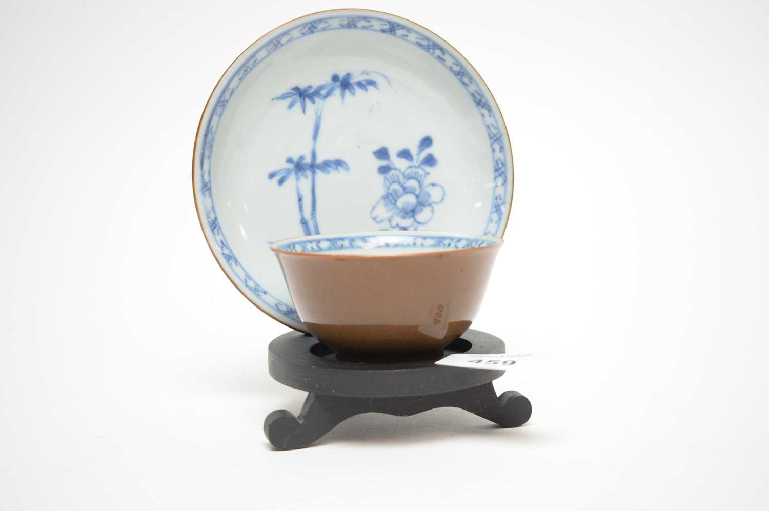 A Nanking Cargo Batavian Ware cafe-au-lait-ground blue and white tea bowl and saucer - Image 3 of 5