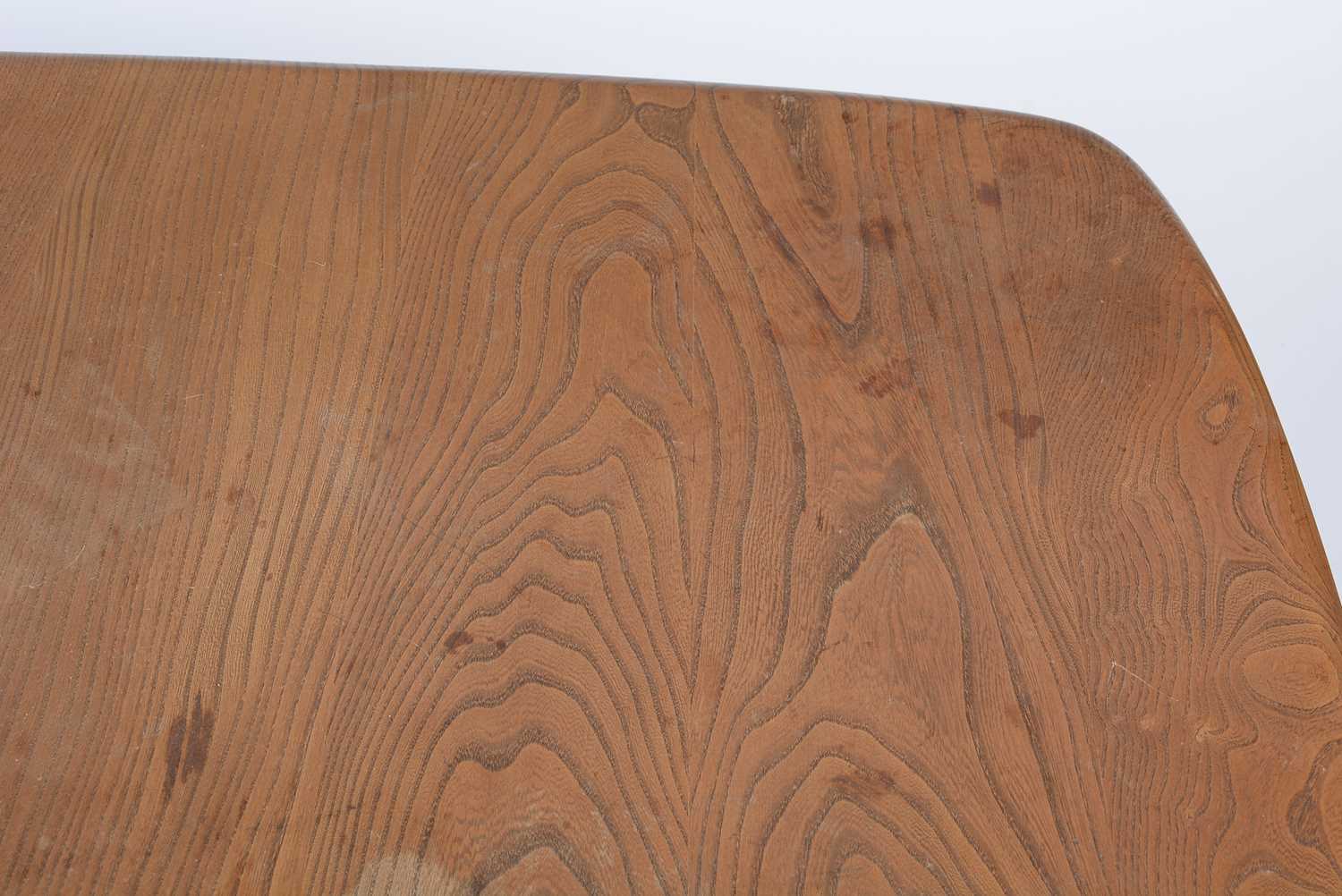 Ercol: a Windsor elm and beech extending dining table. - Image 8 of 10