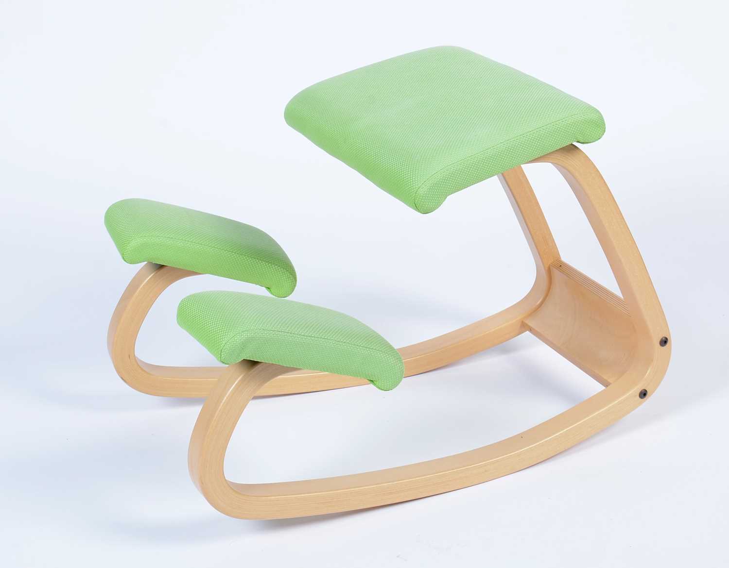 Stokke after a design by Peter Opsvik: a bent plywood rocking/kneeling chair. - Image 3 of 7