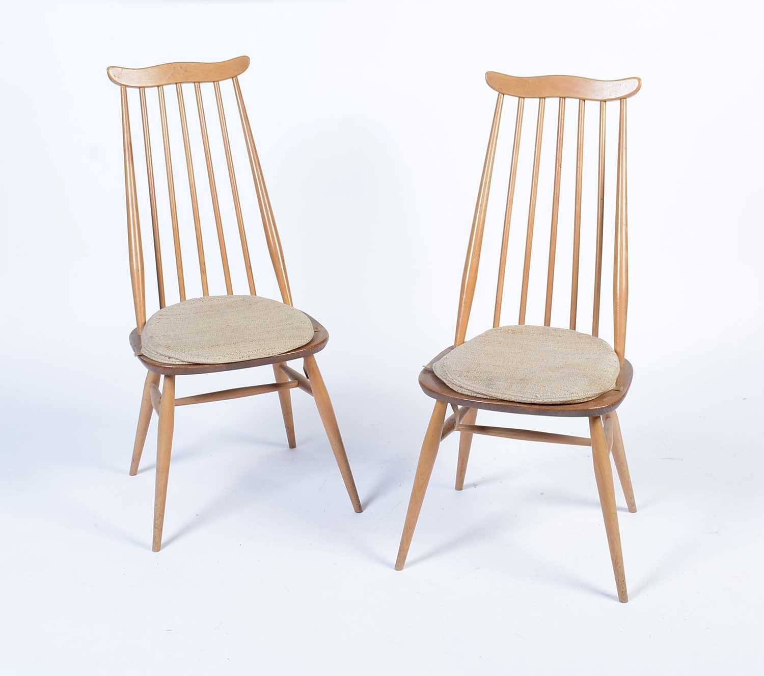 Ercol: four No. 376 Windsor latticed chairs; and two No. 369 Goldsmith Windsor chairs. - Image 2 of 16
