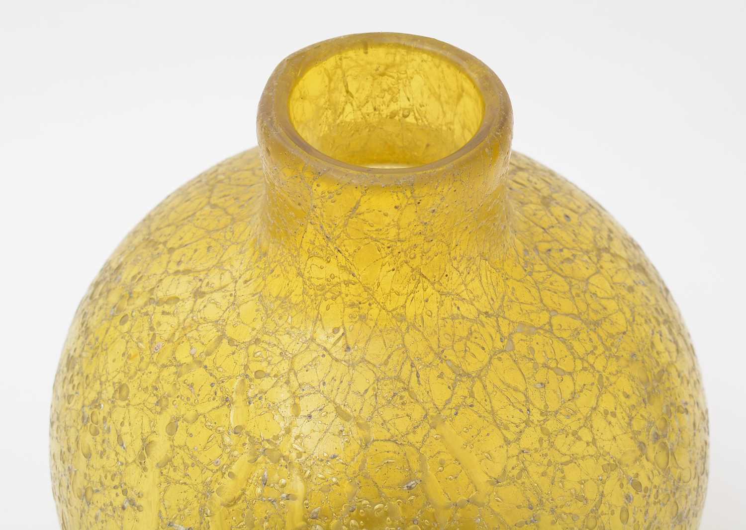 Webb crizzled glass vase - Image 5 of 6