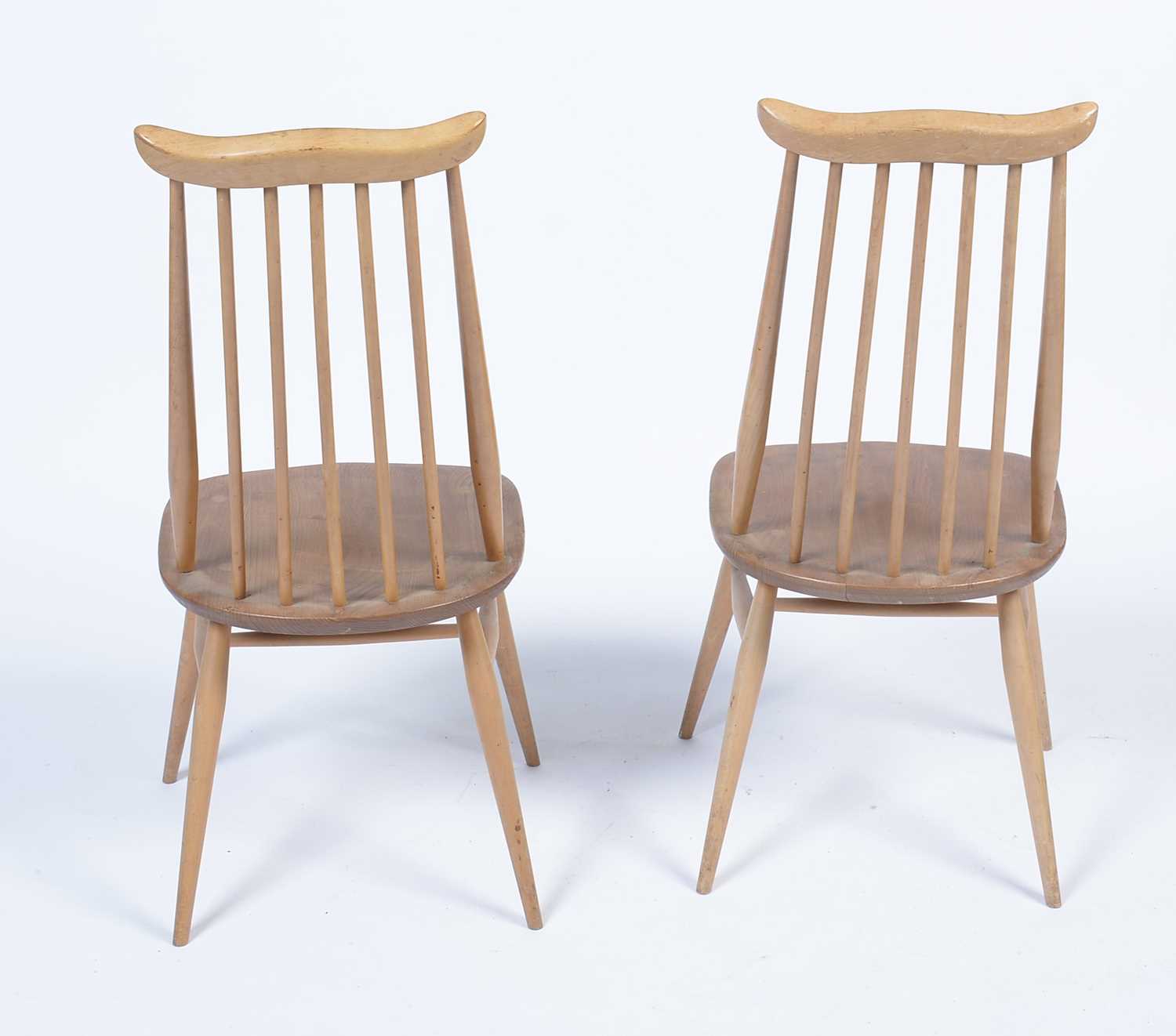 Ercol: four No. 376 Windsor latticed chairs; and two No. 369 Goldsmith Windsor chairs. - Image 5 of 16