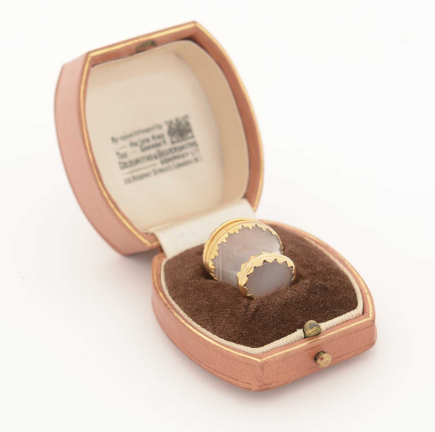 A rare mid 18th Century gold-mounted miniature snuff mull. - Image 8 of 10