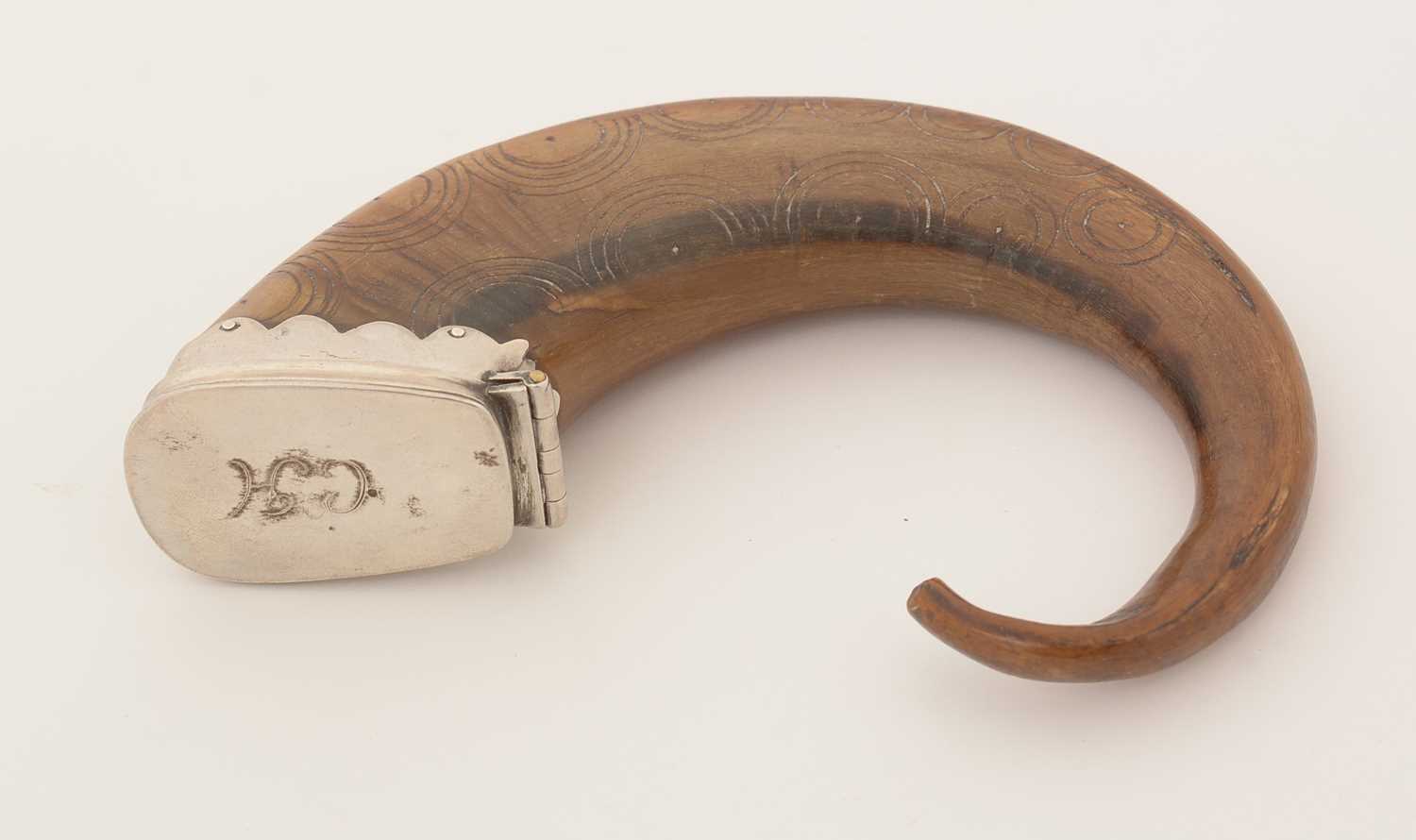 An 18th Century Scottish silver-mounted curly horn snuff mull. - Image 3 of 5