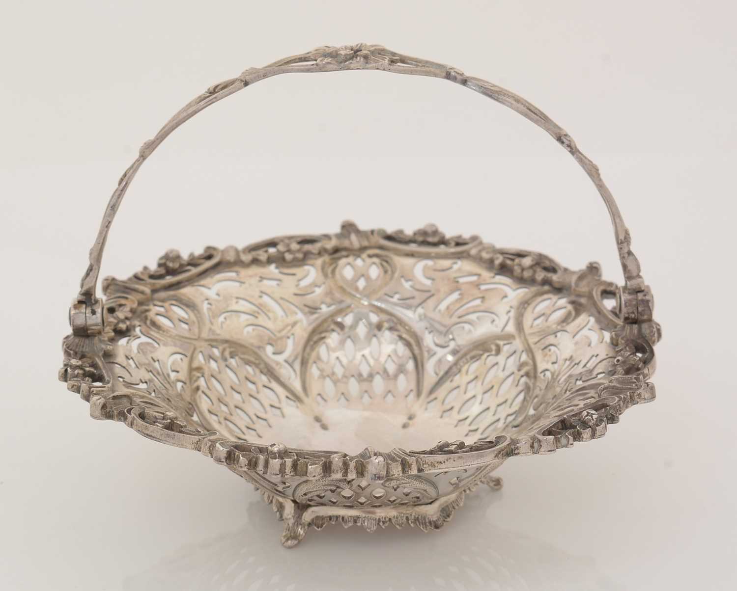 A pair of late Victorian silver bonbon dishes. - Image 3 of 7