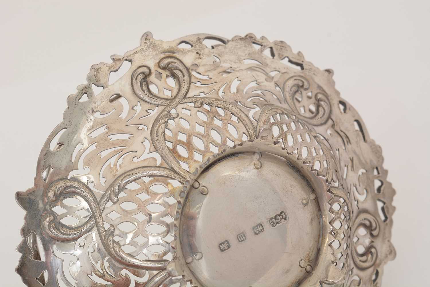 A pair of late Victorian silver bonbon dishes. - Image 2 of 7