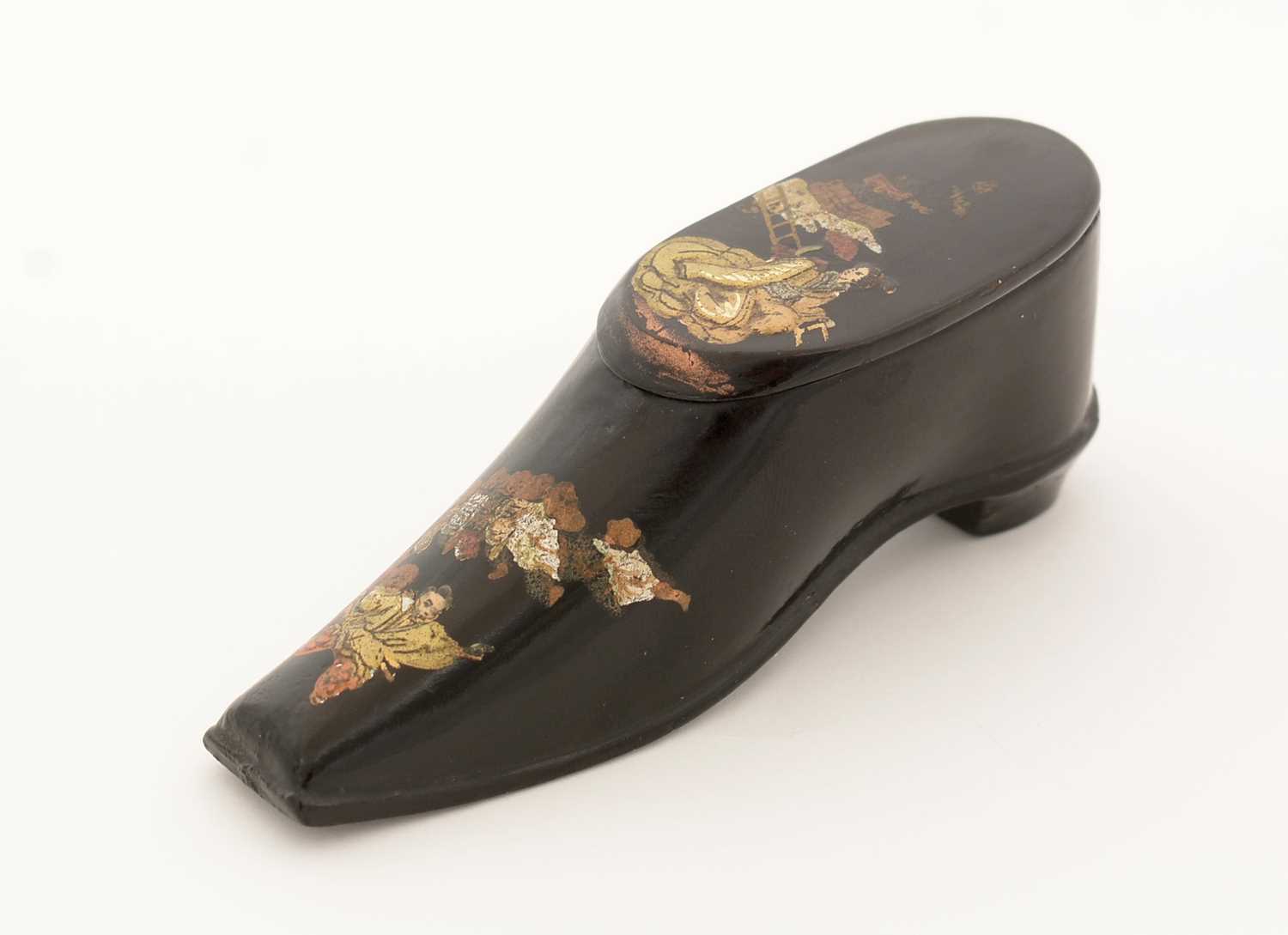 A 19th Century lacquered papier-maché snuff box. - Image 2 of 8