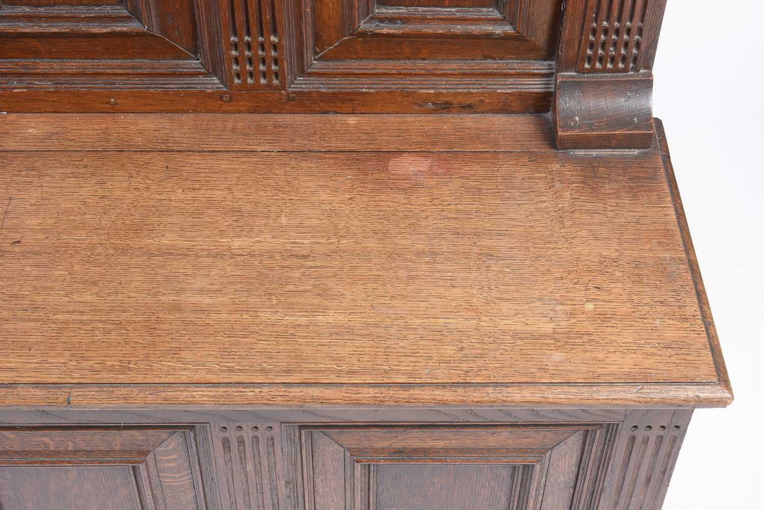 A 19th century Victorian oak hall seat / settle - Image 4 of 8